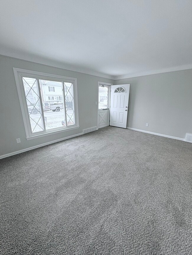 Building Photo - Newly Renovated 3BR 2BA Home w/ Garage + Washer/Dryer in the heart of Wickliffe, OH.