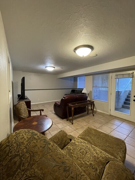 Building Photo - 3022 S Basswood Cir