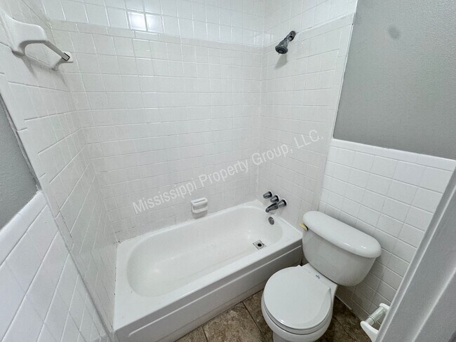 Building Photo - 2BR/1BA For Rent