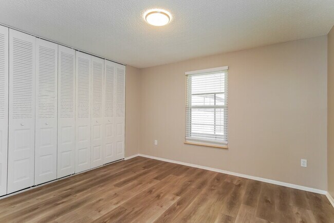 Building Photo - 1175 Lambert Ln