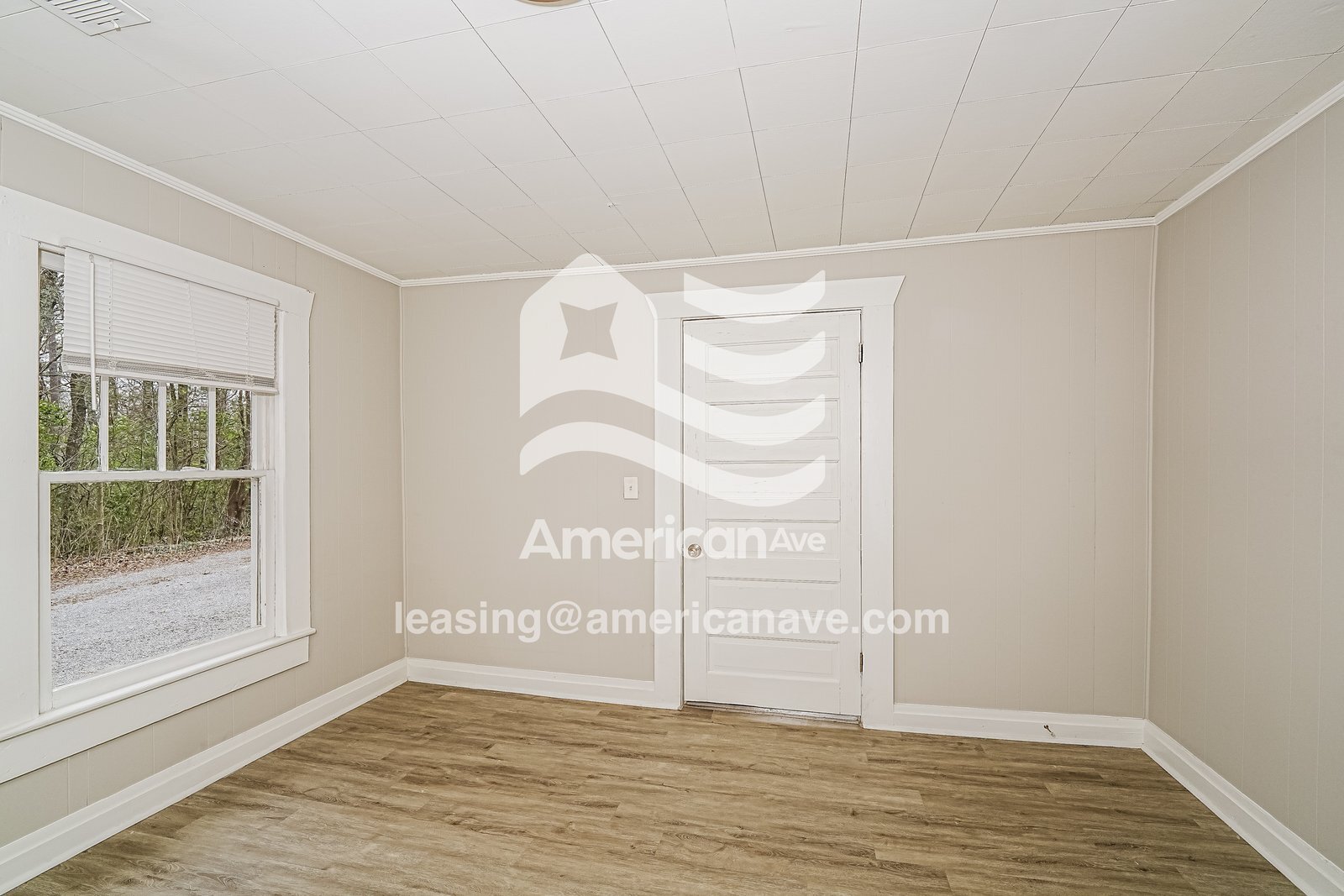 Building Photo - 917 School Terrace