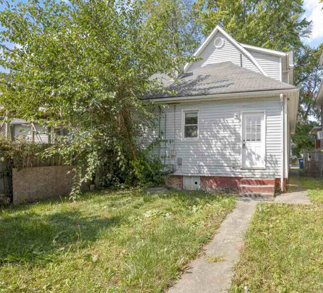 Building Photo - 705 Forsythe St