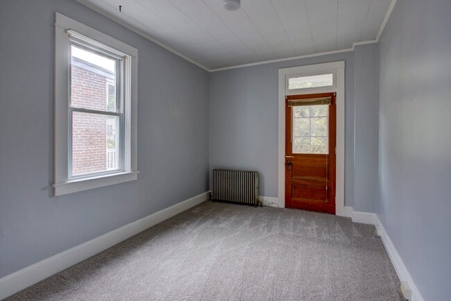 Building Photo - 712 N Pine St
