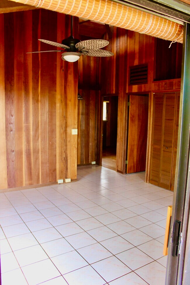 open living rm/ kitchen vaulted ceilings - 3442 Keha Dr