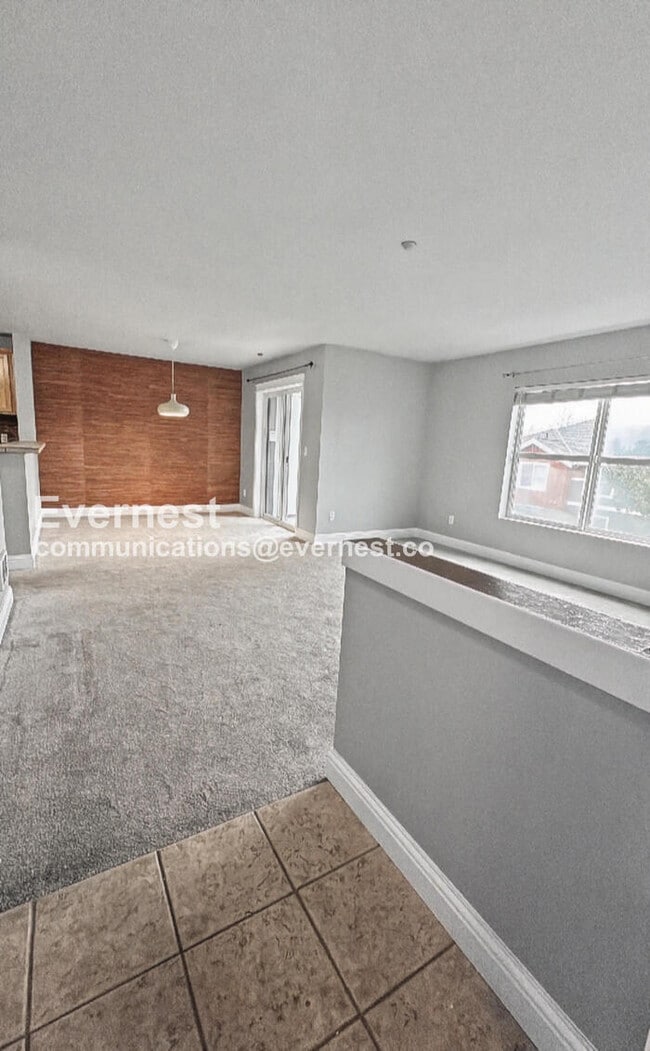 Building Photo - 1698 25th Pl NE