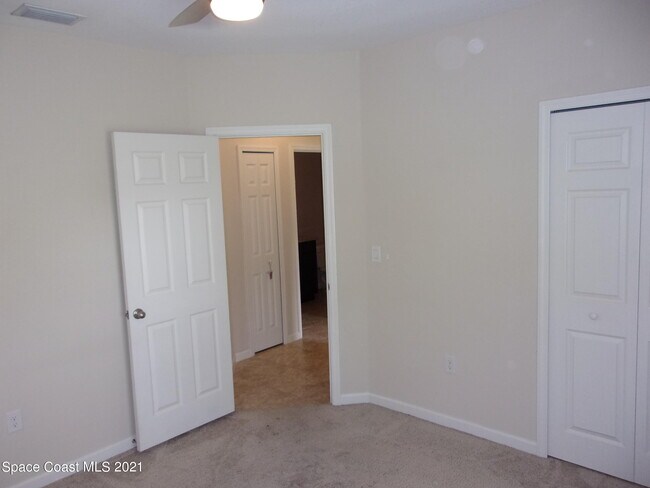 Building Photo - 3935 Harvest Cir
