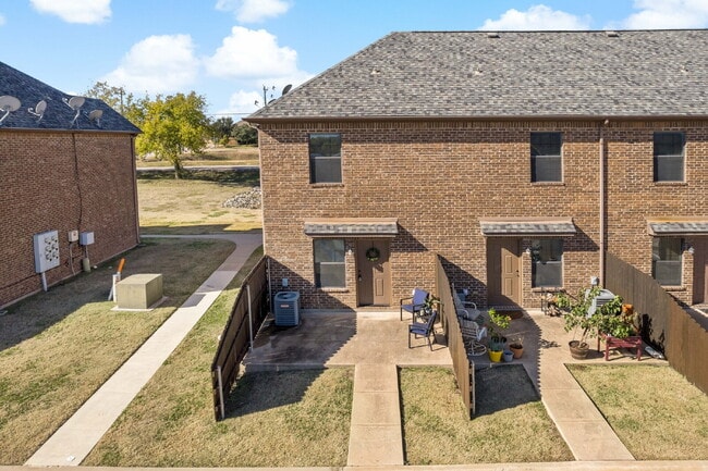 Building Photo - "Modern 2 Bed, 1.5 Bath Condo in Sanger, TX with 982 sq ft of Comfortable Living Space!"