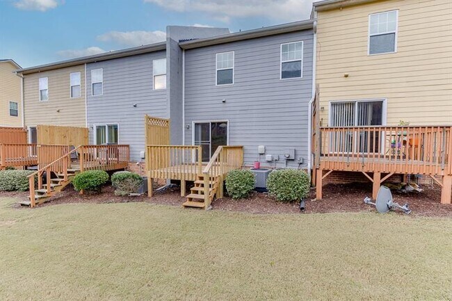 Building Photo - 805 Tulip Poplar Way