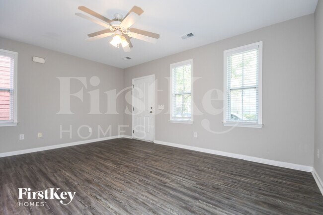 Building Photo - 405 Verbena Ave