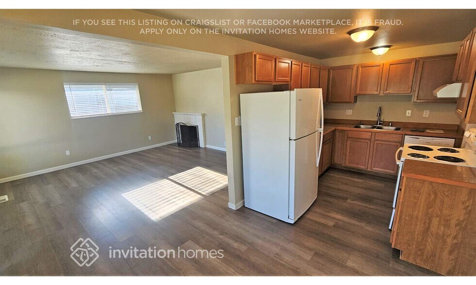 Building Photo - 1346 N Lenore Dr