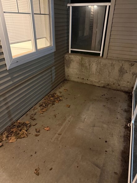 Outside Patio - 620 Lincoln St