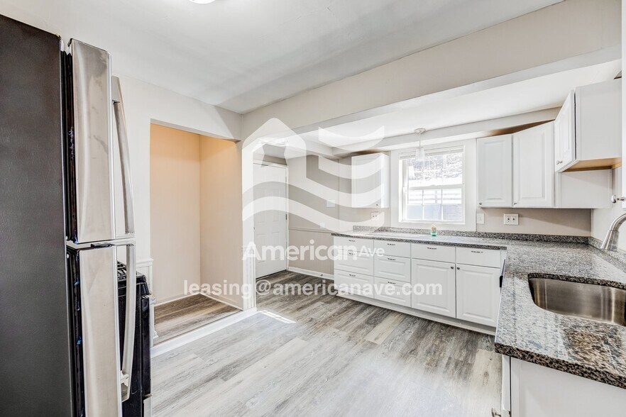 Building Photo - 130 Penneman Ave