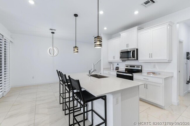 Building Photo - 14131 SW Thorens Dr