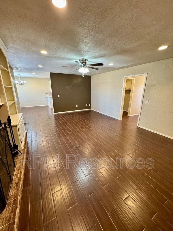 Building Photo - 1135 W Johnathan Way