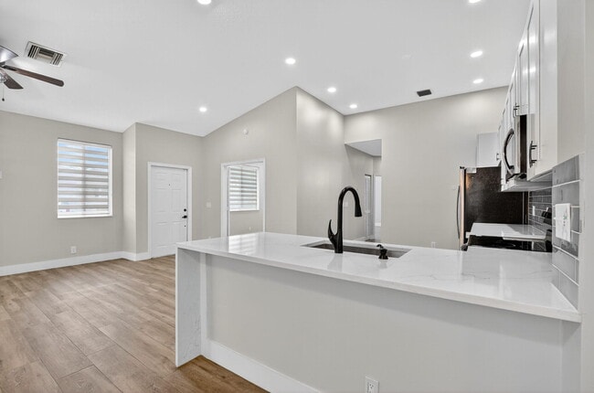 Building Photo - 851 NW 42nd Pl