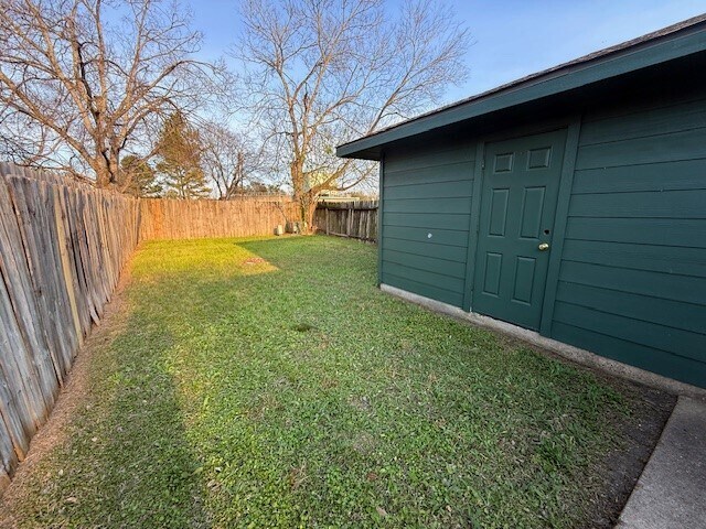 Building Photo - 10030 Rosbrook Dr