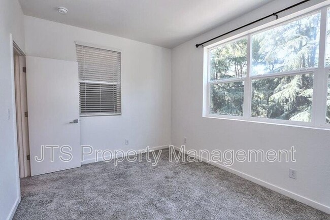 Building Photo - 396 Midstream Ln