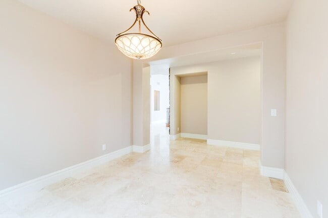 Building Photo - Live The Red Rock Country Club Lifestyle!!