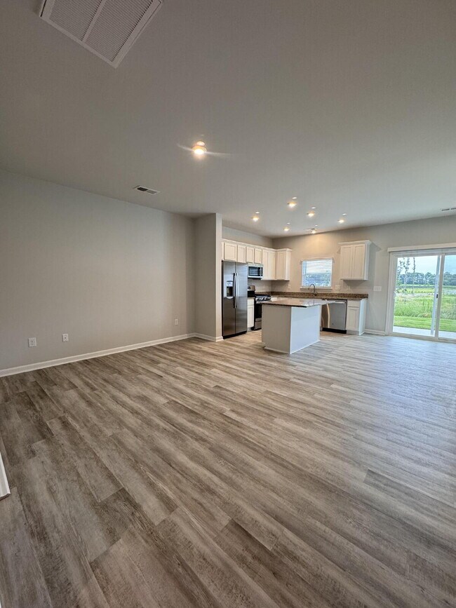 Building Photo - Modern 3-Bed Townhome in Greer — Stylish D...