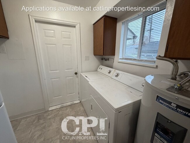 Building Photo - 1050 19th Ave