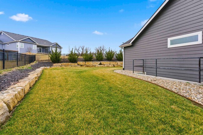 Building Photo - Stunning 6 Bed, 3 Bath Heritage Hills Home | 3-Car Garage | Walk-Out Basement