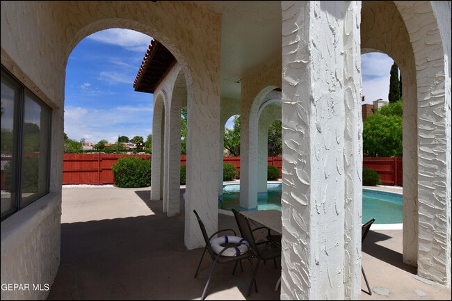 Building Photo - 6201 Escondido Dr