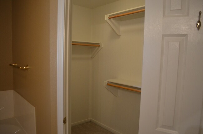 Building Photo - Fantastic 4BR/2BA in Highly Sought After Country Trails!