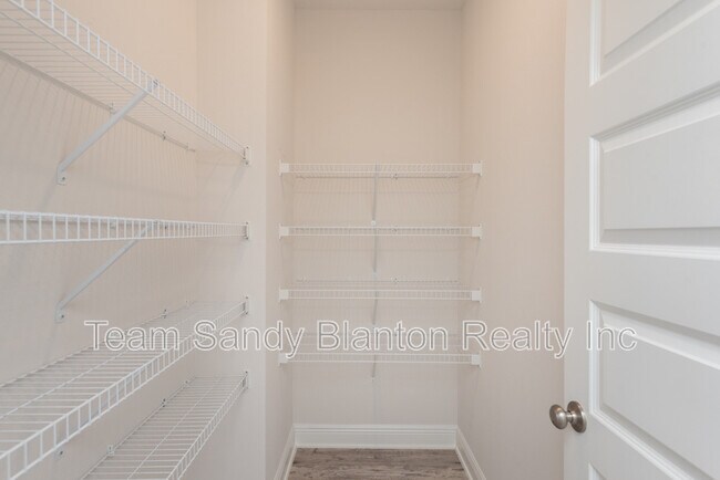 Building Photo - 9599 Pebble Stone Dr