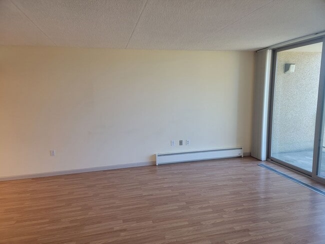 Building Photo - 1 Bedroom Condo In Secure Access Building ...