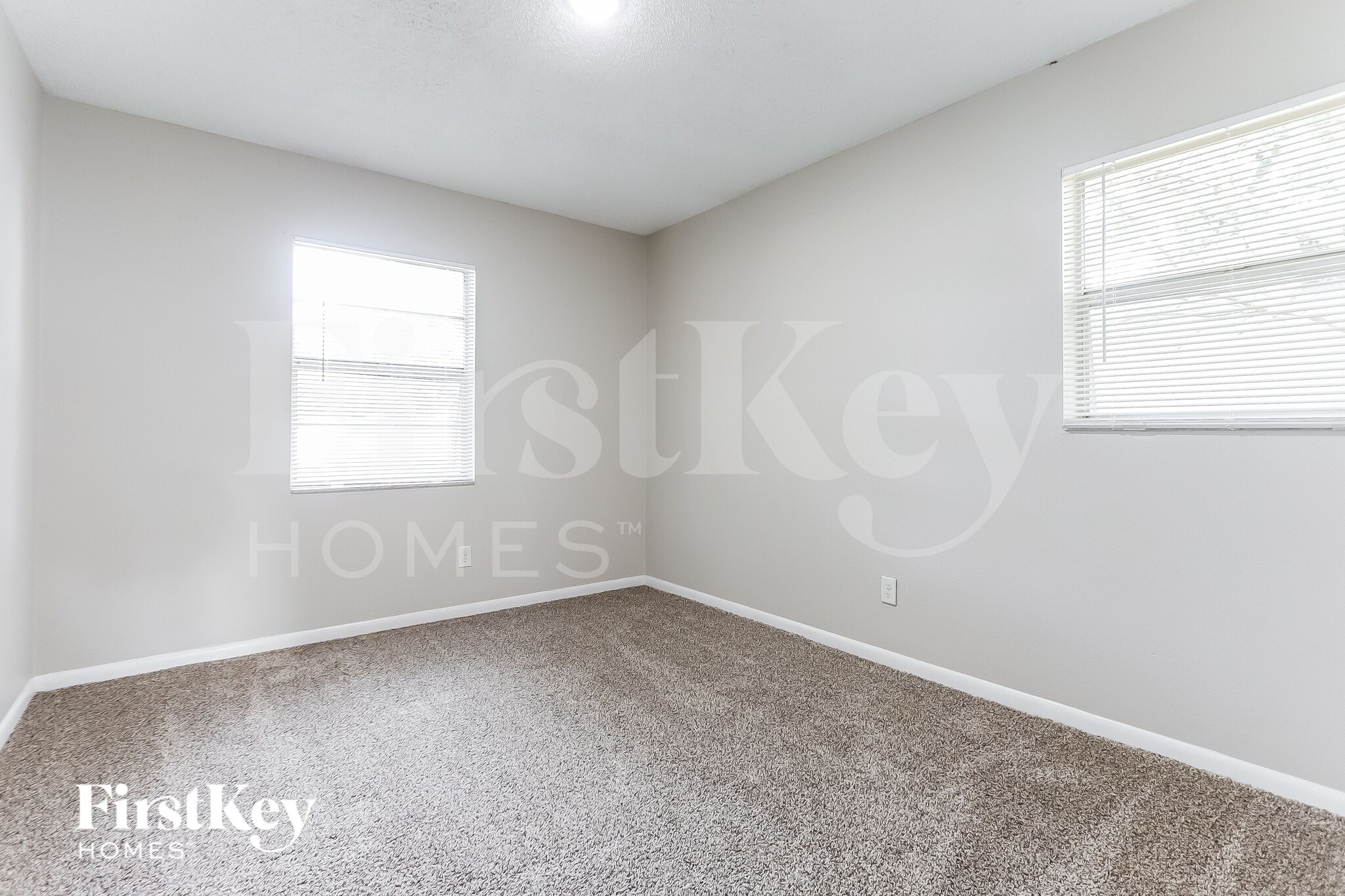 Building Photo - 802 Briarcliff Dr