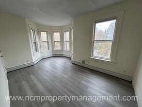 Building Photo - 28 Garnet St