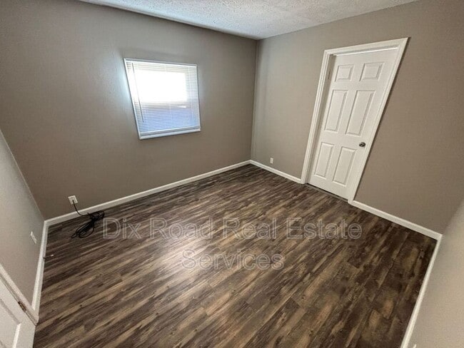 Building Photo - 111 Forestwood Ave