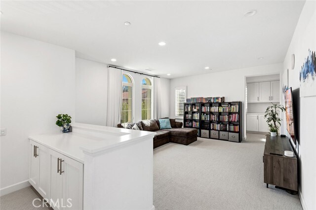 Building Photo - 61 Furlong