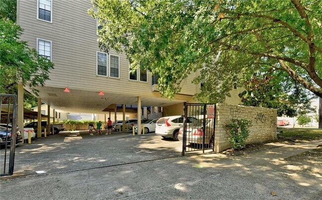 Building Photo - 711 W 21st St