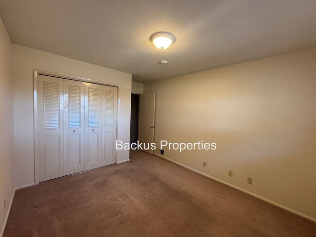 Building Photo - Wonderful three bedroom home in South Salinas