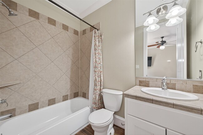 Building Photo - 105 Detering St