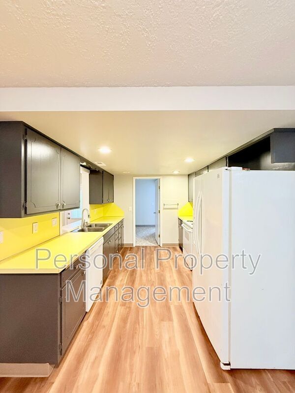 Building Photo - 4603 NE 122nd Ave