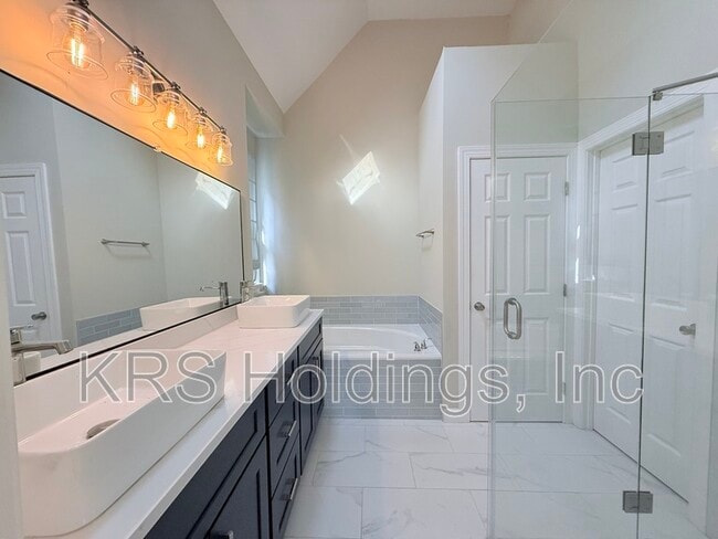 Building Photo - 213 Glen Abbey Dr