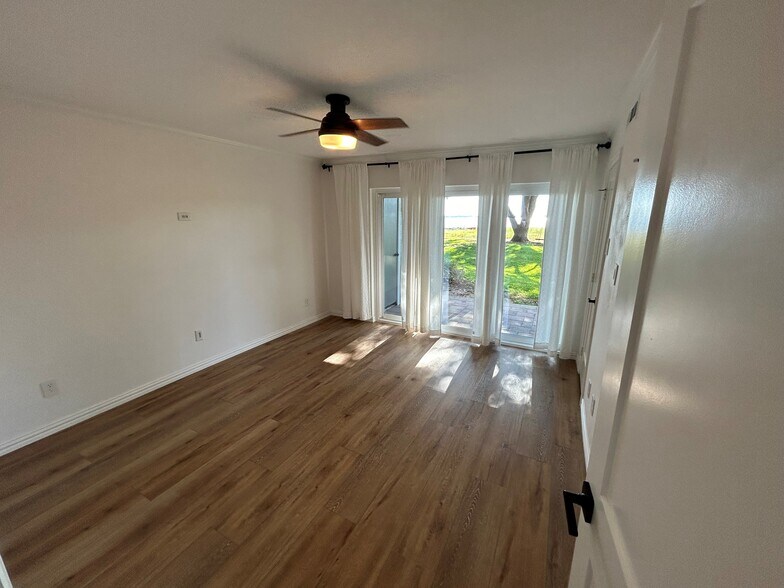 Building Photo - 300 Rush Creek Dr