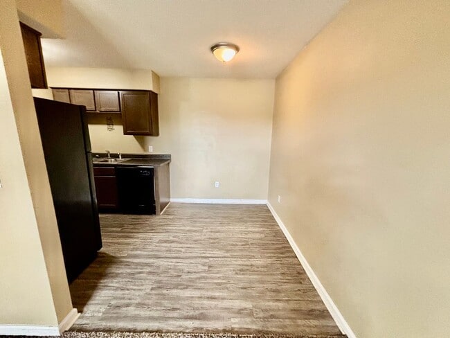 Building Photo - Move in now and pay NO RENT for the rest o...