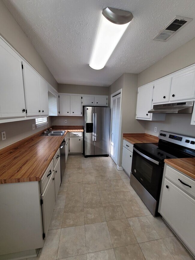 Building Photo - Callaway 3 bedroom 2 bath home with 2 car ...