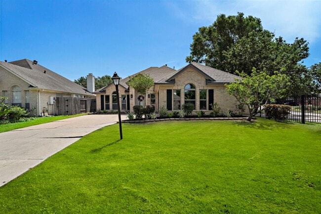 Primary Photo - 2619 Cedarmoor Ct