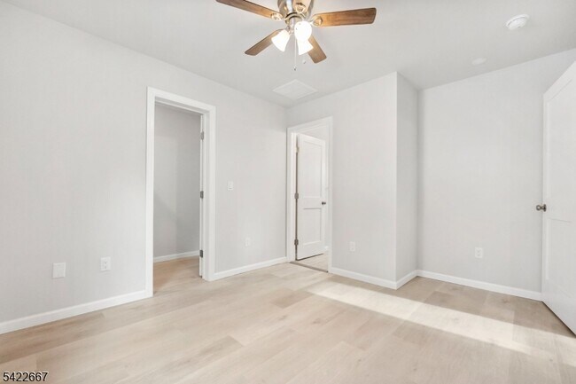 Building Photo - 7 Mountain Rd