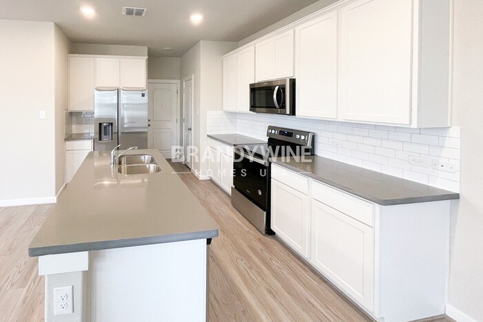 Building Photo - 10402 Ida Gdn Wy