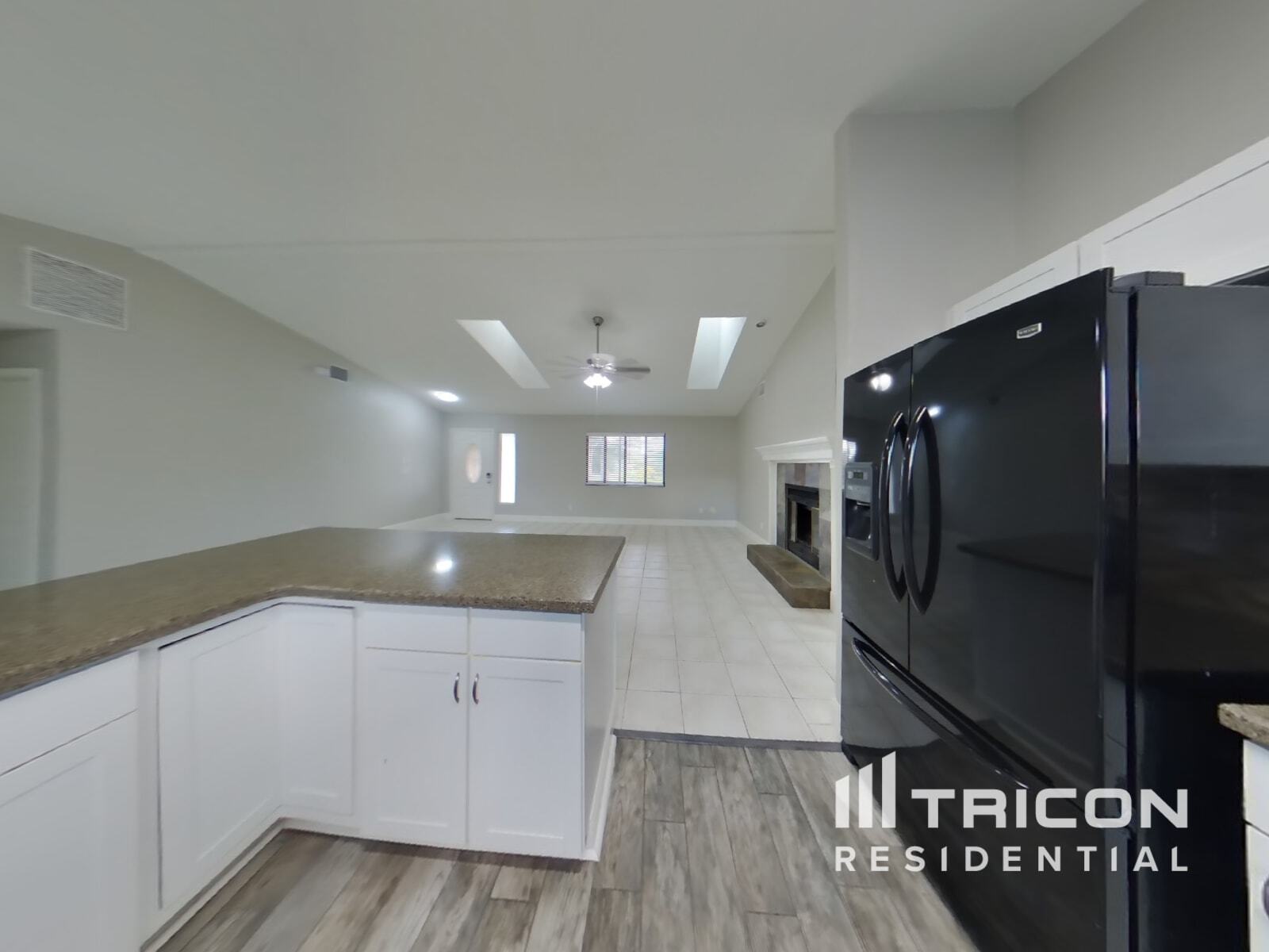 Building Photo - 2360 Date Palm Dr