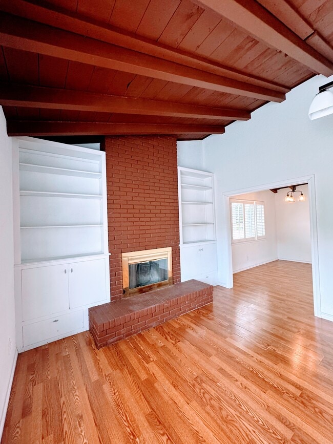 Building Photo - 139 Clairemont Rd