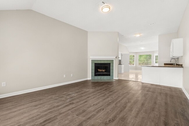 Building Photo - Updated 4 Bedroom 2 Bath Home - Open to Section 8