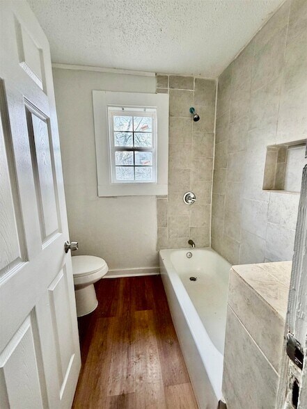 Building Photo - 1075 Kney St