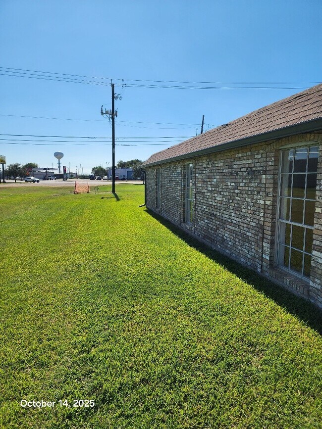 Building Photo - 1301 N Avenue H