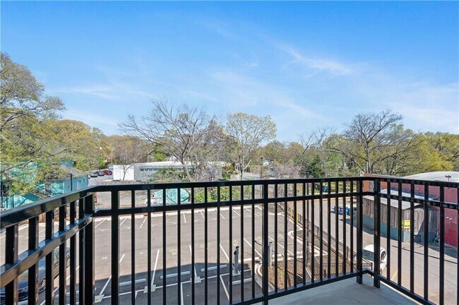 Building Photo - 456 Flat Shoals Ave SE